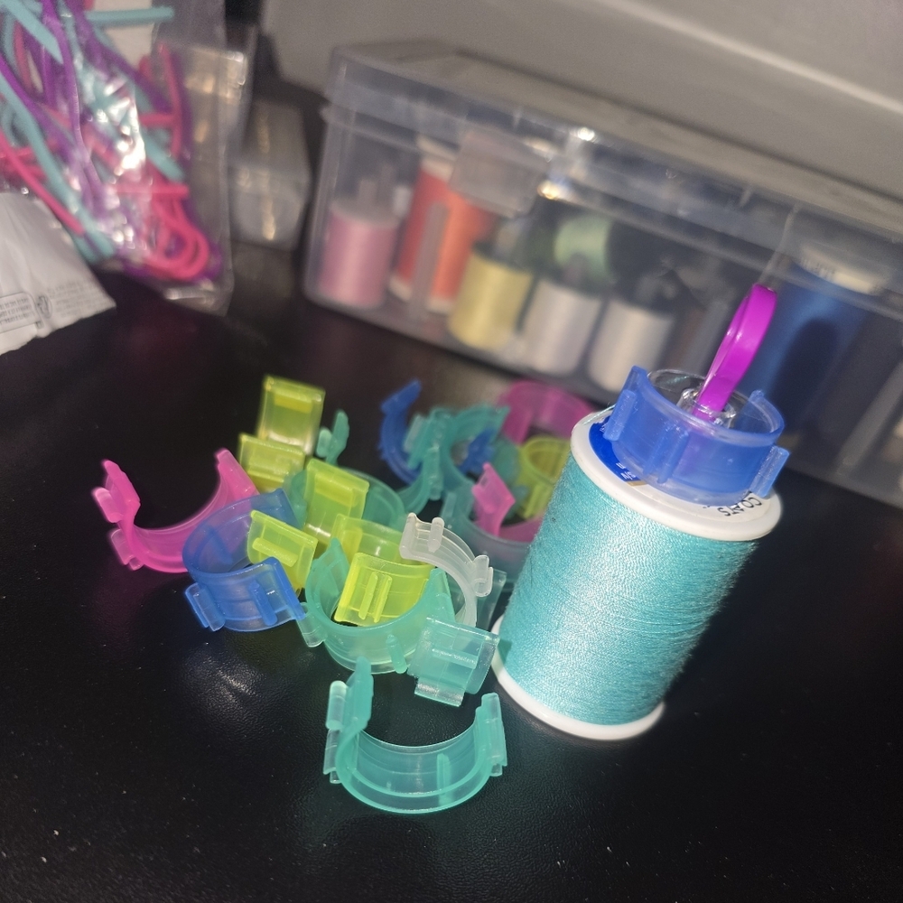 Colorful Bobbin Closure Clips - Picture 3 of 3